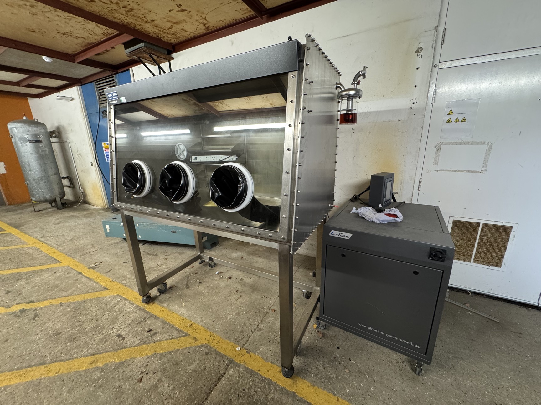 Image of GS Glovebox Systemtechnik Mega 2 Glovebox Lab
