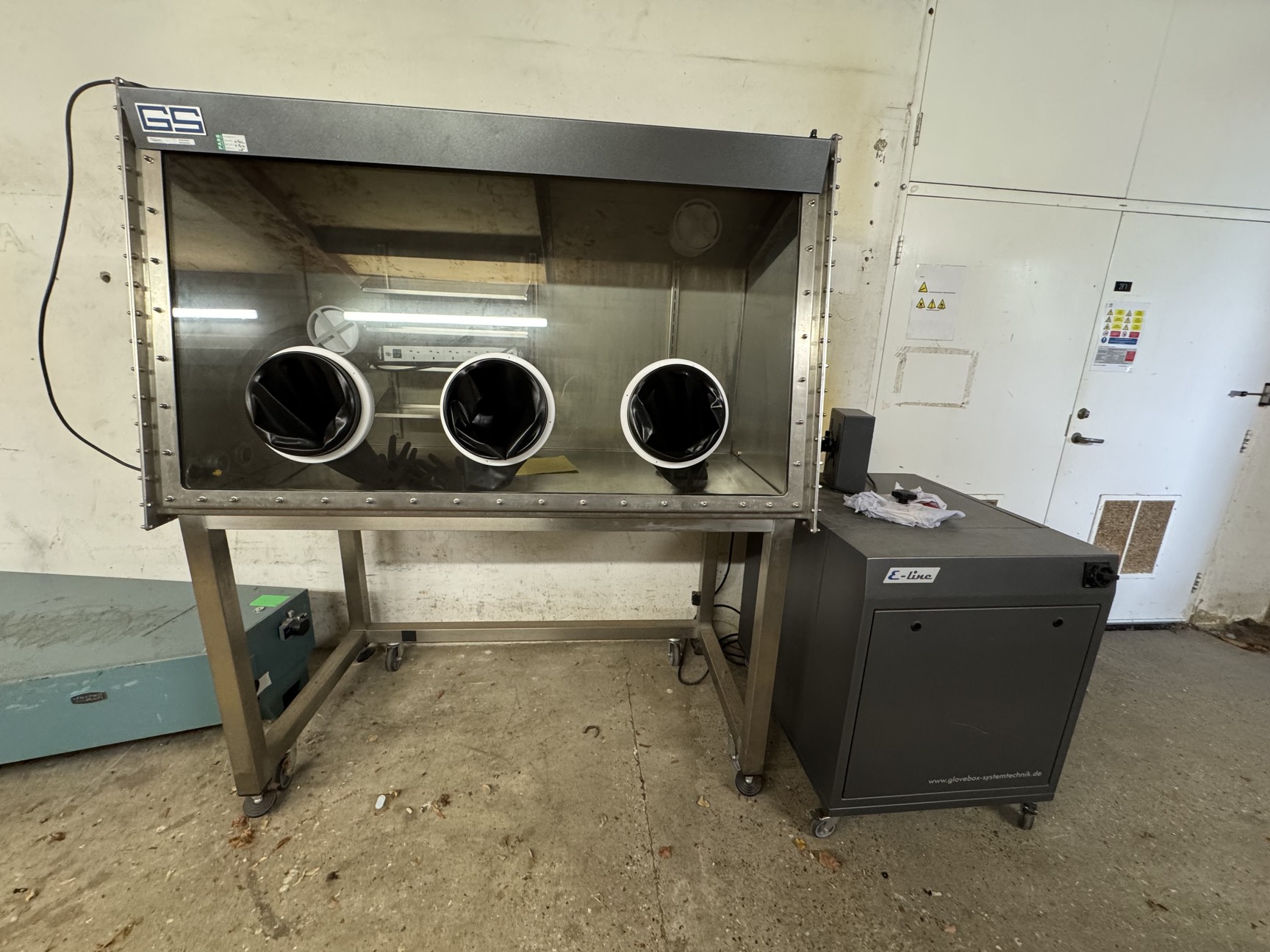 Image of GS Glovebox Systemtechnik Mega 2 Glovebox Lab