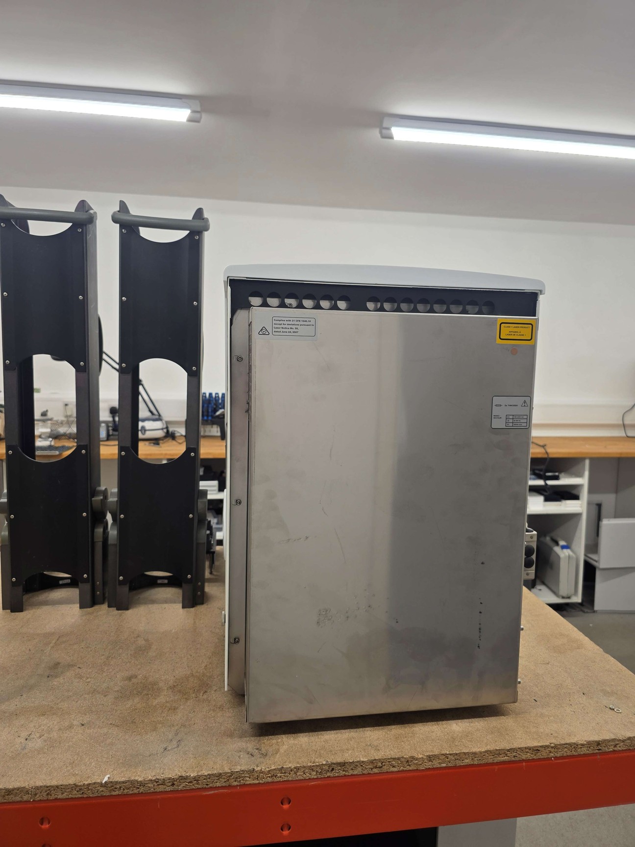 Image of PerkinElmer EnVision 2105 Multilabel Plate Reader with Stacker & PC
